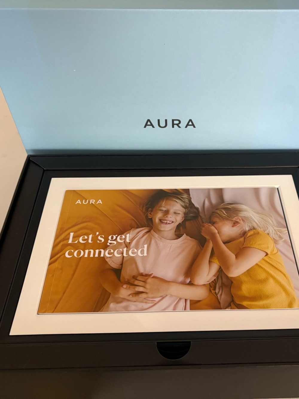 Aura Digital Photo Frame - White Bezel with Black Outer Tray 10 inch by 7.4 inch